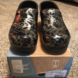 Dansko Professional Silver Floral Patent size 41